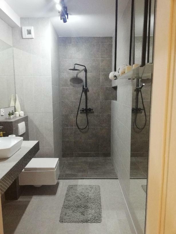 Obroncow Wybrzeza Appartement Gdańsk Buitenkant foto